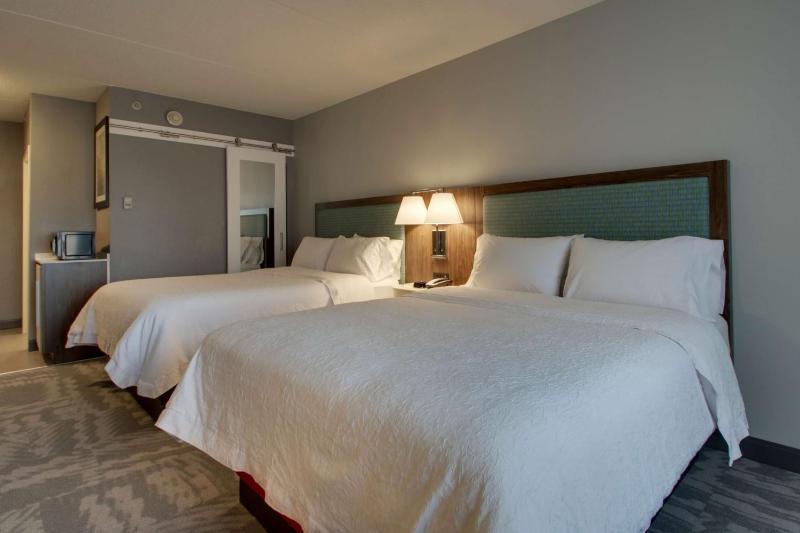 Room with Two Queen Beds - Non-Smoking image 3