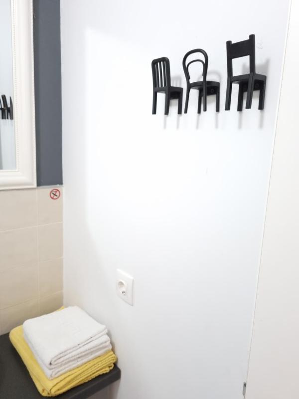 One-Bedroom Apartment image 4