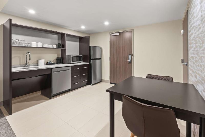 One-Bedroom King Suite image 2