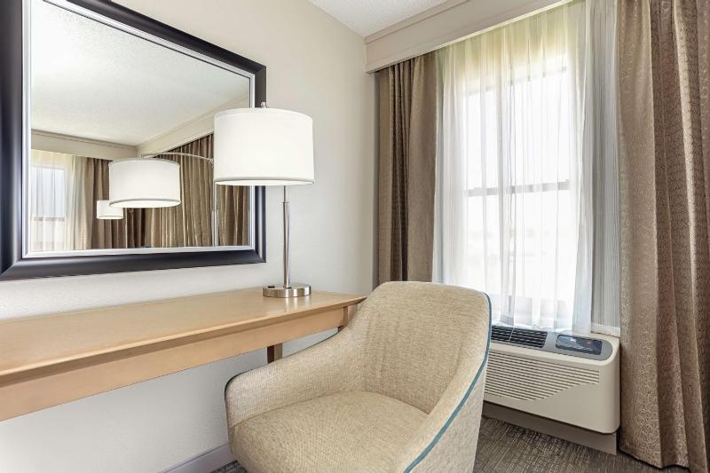 King Room with Water View image 4