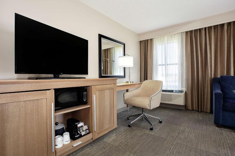 King Room with King Bed - Non-Smoking image 4