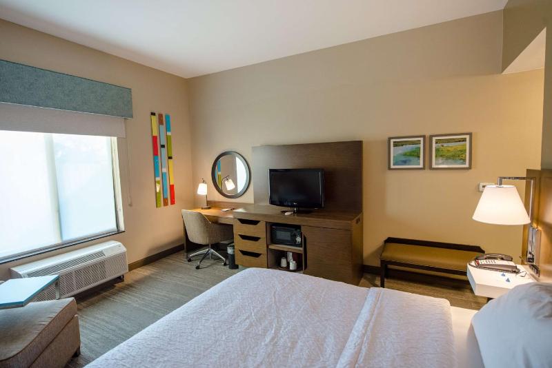 King Room with King Bed - Non-Smoking image 2