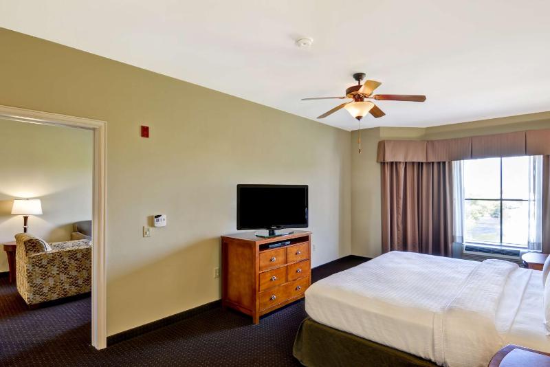 One-Bedroom King Suite - Non-Smoking image 4