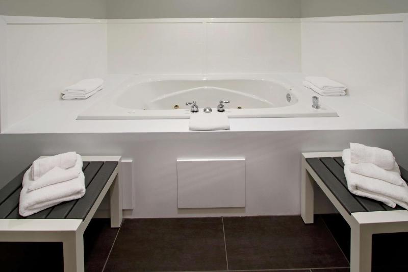King Studio Suite with Kitchen - Non-Smoking image 4