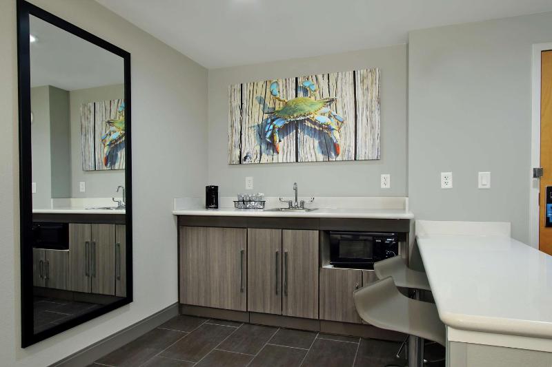King Studio Suite with Whirlpool - Non-Smoking image 2