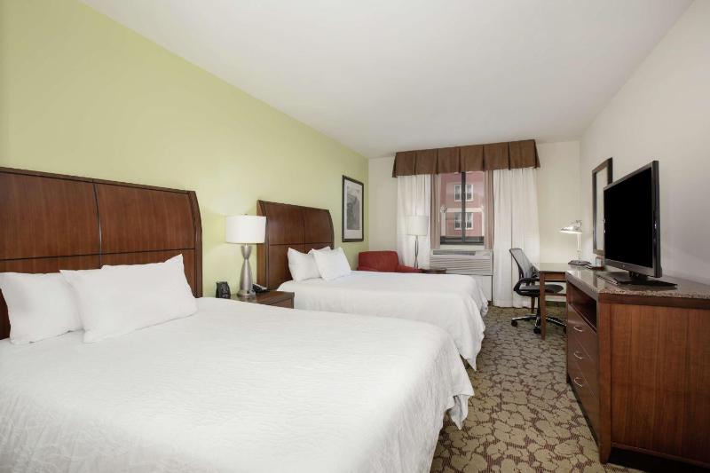 Queen Room with Two Queen Beds image 3