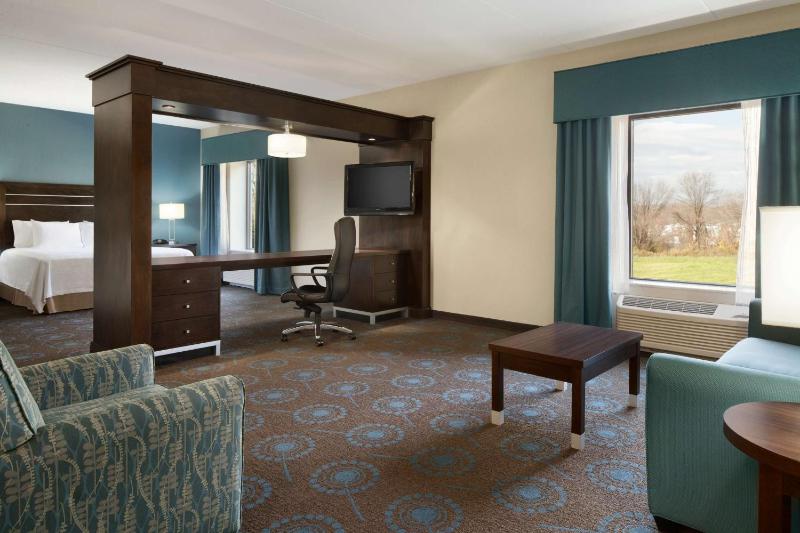 King Studio Suite with Whirlpool - Non-Smoking image 3