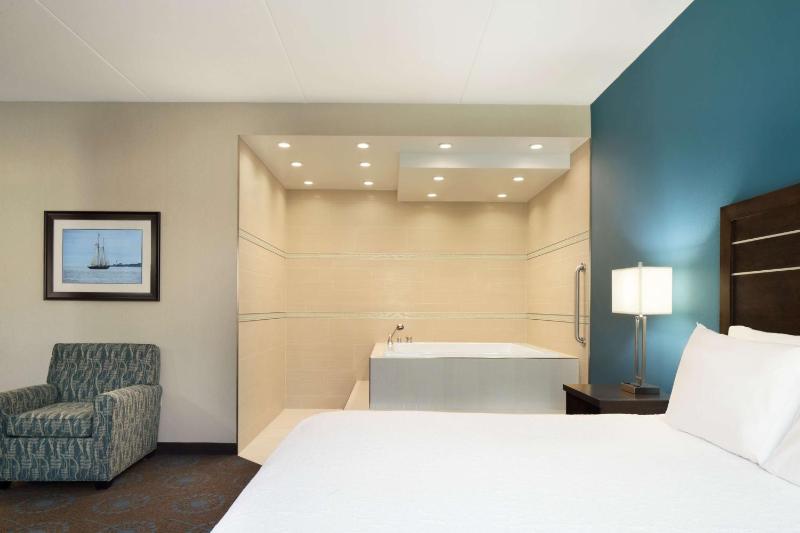 King Studio Suite with Whirlpool - Non-Smoking image 2