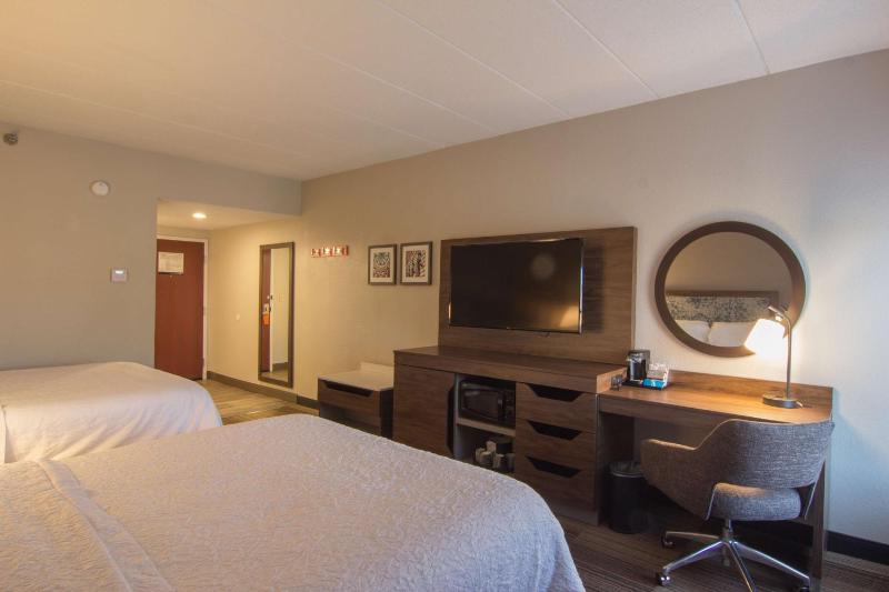 Room with Two Queen Beds - Non-Smoking image 3