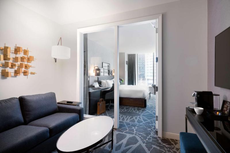 Vista King Suite image 3