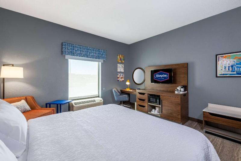 King Room with King Bed - Non-Smoking image 3