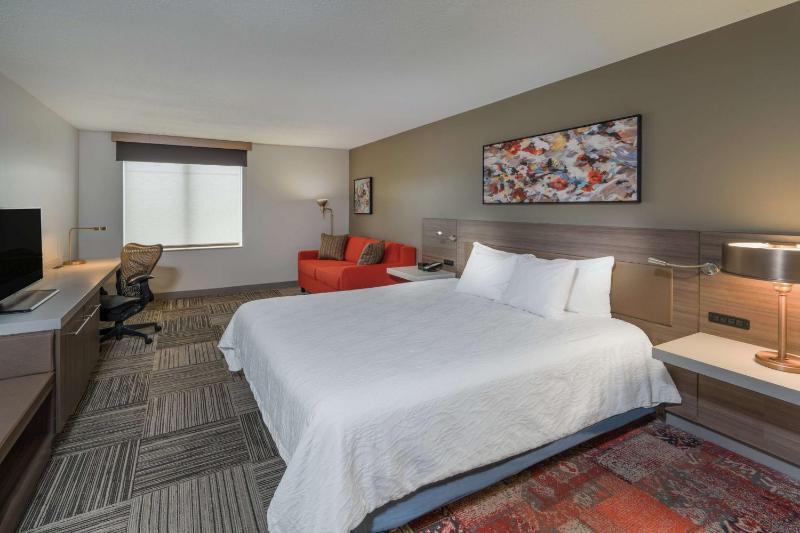 King Room with Sofa Bed - Non-Smoking image 2