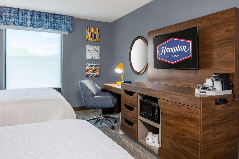Room with Two Queen Beds - Non-Smoking image 4