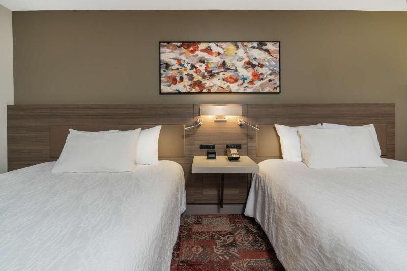 Queen Room with Two Queen Beds image 4