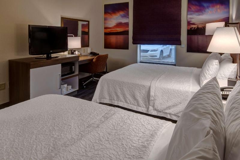 Room with Two Queen Beds - Non-Smoking image 2