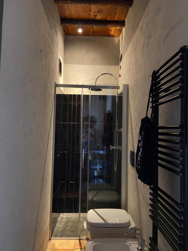 Deluxe Double Room with Balcony image 4