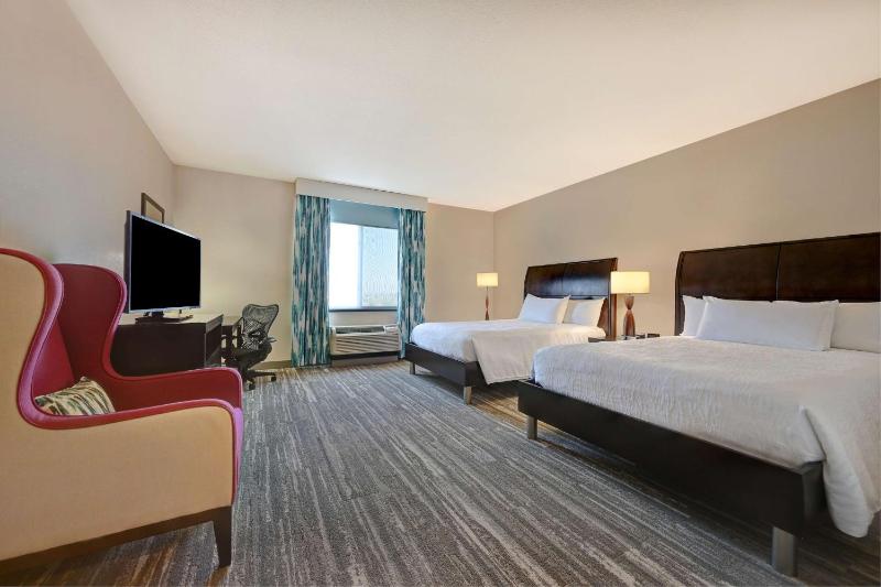 Queen Room with Two Queen Beds image 4