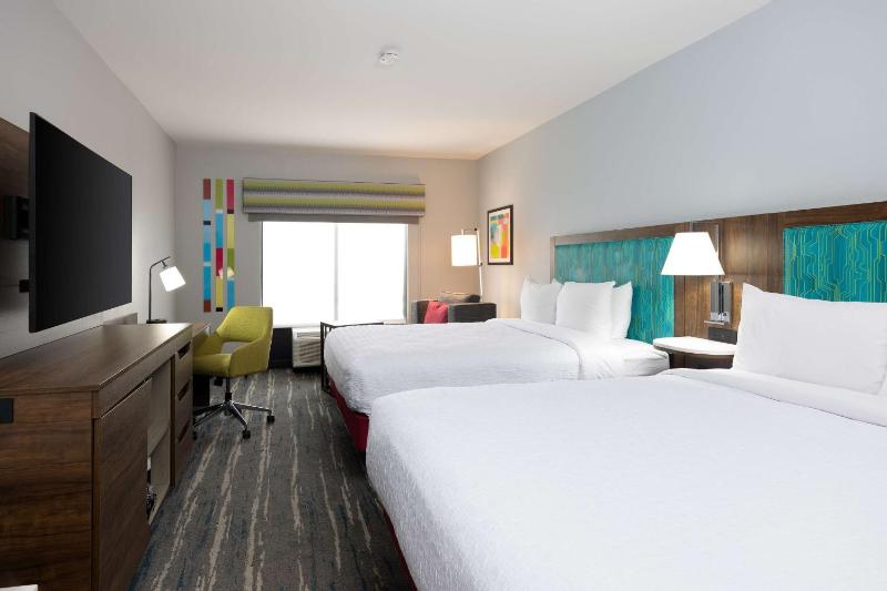 Room with Two Queen Beds - Non-Smoking image 4