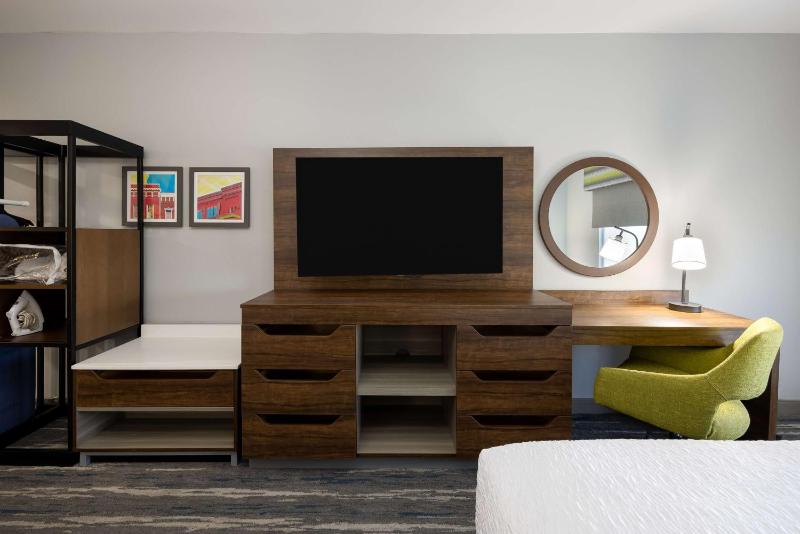 King Room with Sofa Bed and Study - Non-Smoking image 3