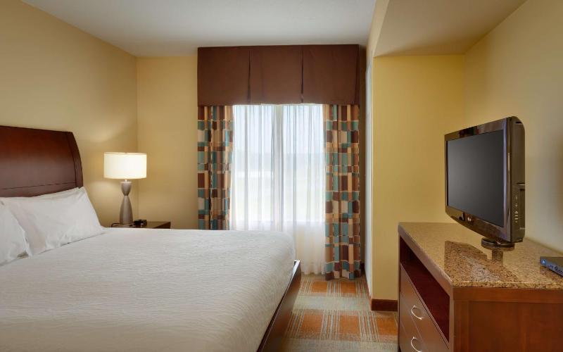 Junior King Suite with Sofa Bed image 2