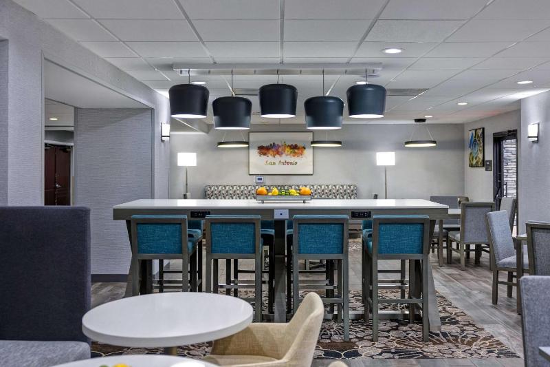 Hampton Inn San Antonio-Downtown (River Walk Area) - image 12