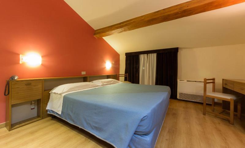 Classic Double or Twin Room image 2