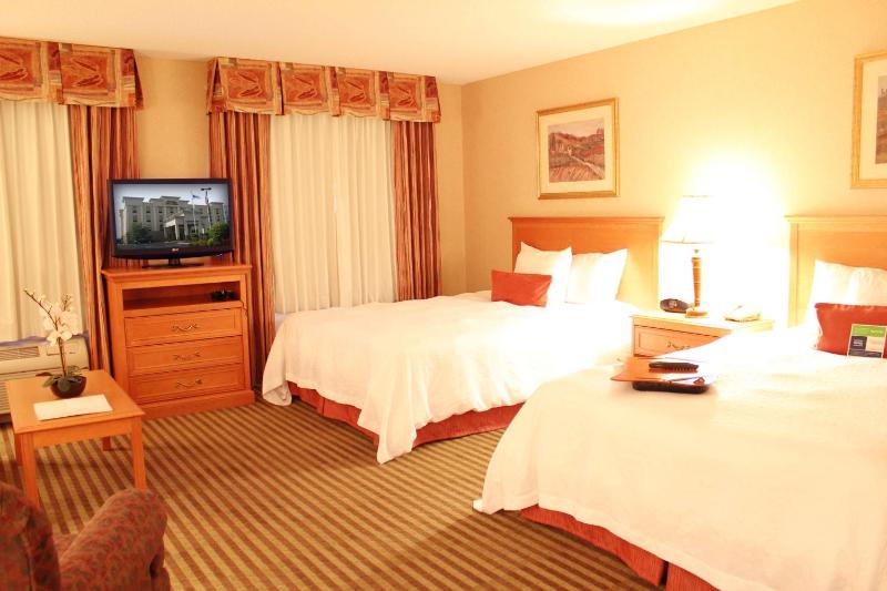 Queen Studio Suite with Two Queen Beds - Non-Smoking image 2
