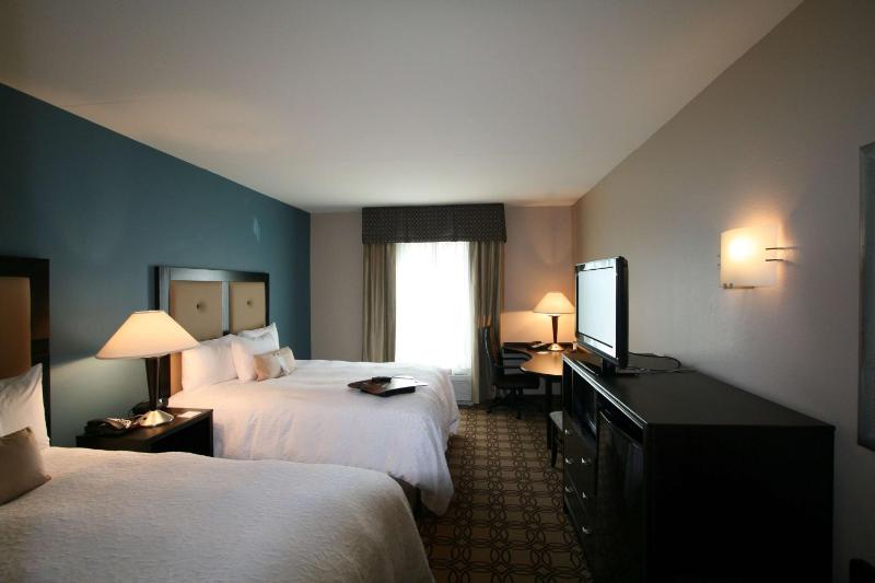 Room with Two Queen Beds - Non-Smoking image 4