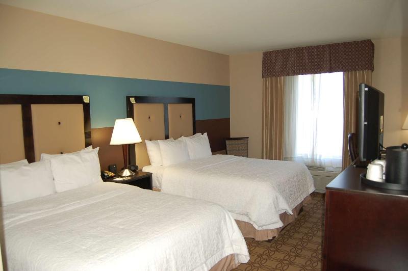 Room with Two Queen Beds - Non-Smoking image 3