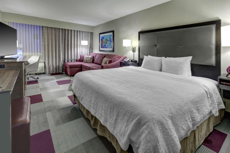 King Room with Sofa Bed and Study - Non-Smoking image 1