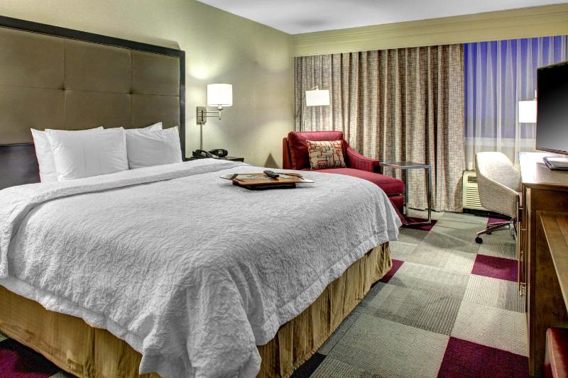 Deluxe King Room - Non-Smoking image 1