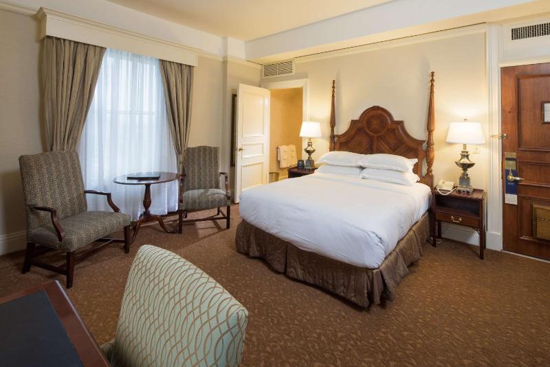 Queen Room image 3
