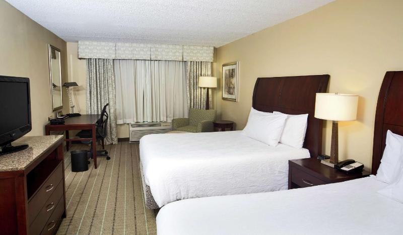 Queen Room with Two Queen Beds image 3