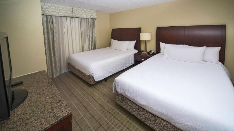Junior Suite with Two Queen Beds image 3