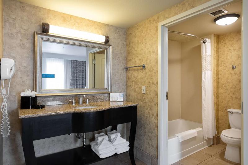 Queen Studio Suite with Two Queen Beds and Sofa Bed - Non-Smoking image 2