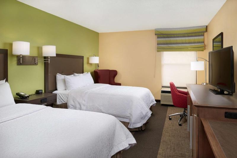 Room with Two Queen Beds - Non-Smoking image 3