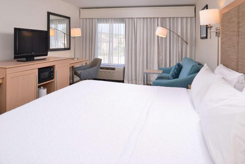 King Room with Sofa Bed - Non-Smoking image 1