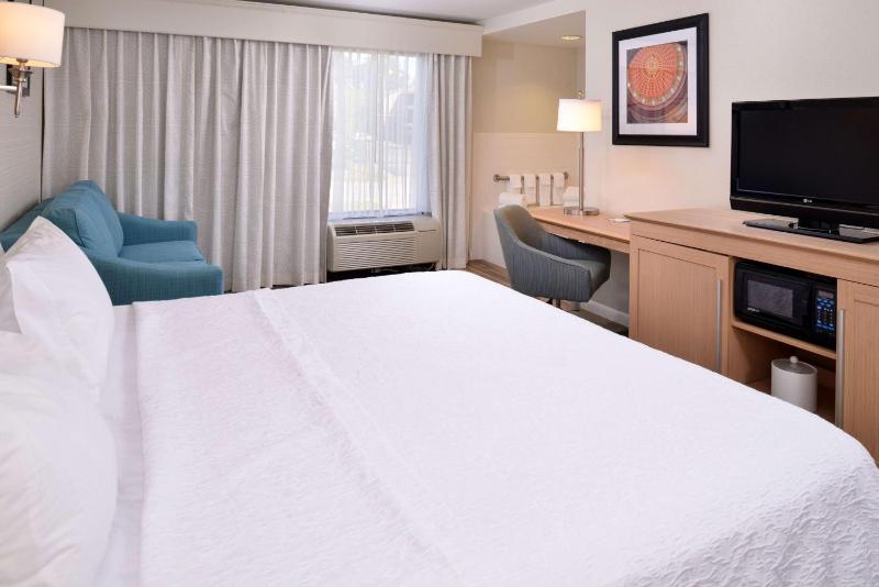King Room with Spa Bath image 4