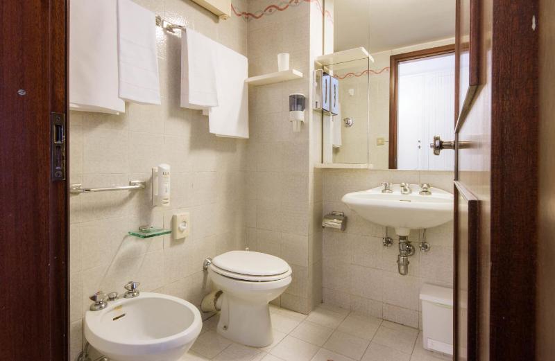 Classic Double or Twin Room with Balcony image 3