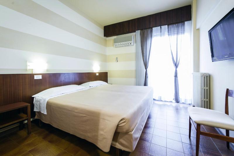 Classic Double or Twin Room with Balcony image 2