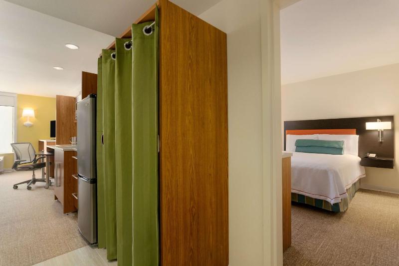 One-Bedroom Queen Suite - Non-Smoking image 4