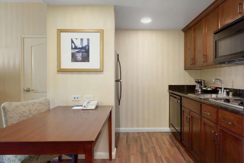 One-Bedroom King Suite - Non-Smoking image 3
