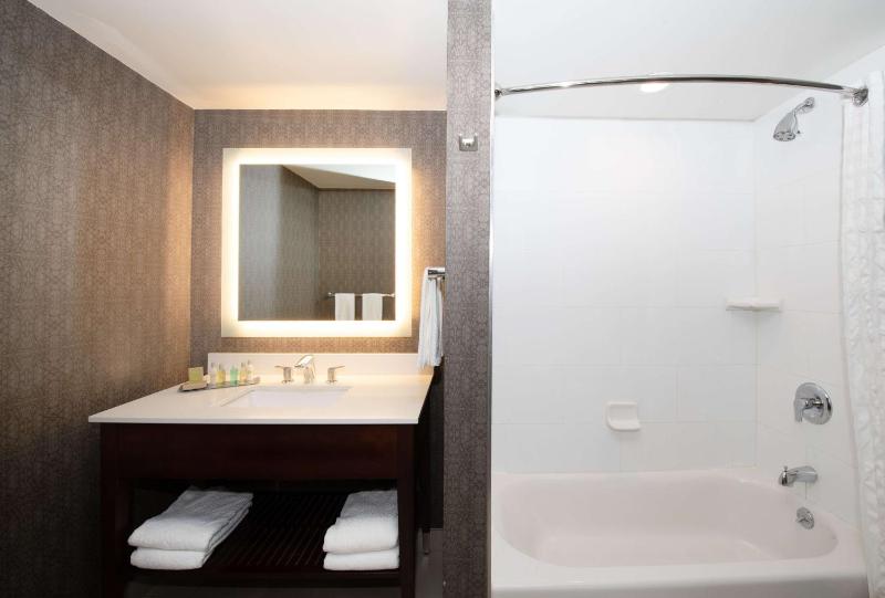 Double Room with Two Double Beds - Non-Smoking image 4