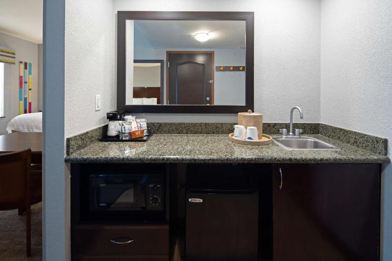 King Studio Suite - Non-Smoking image 2