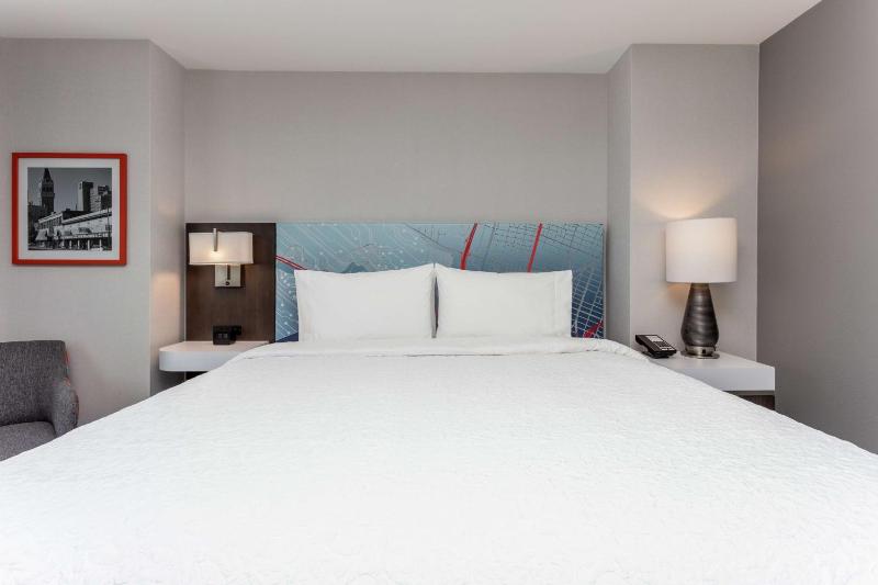 King Room with City View image 1