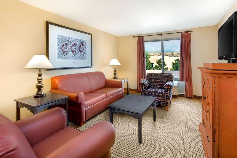 One-Bedroom King Suite - Non-Smoking image 3