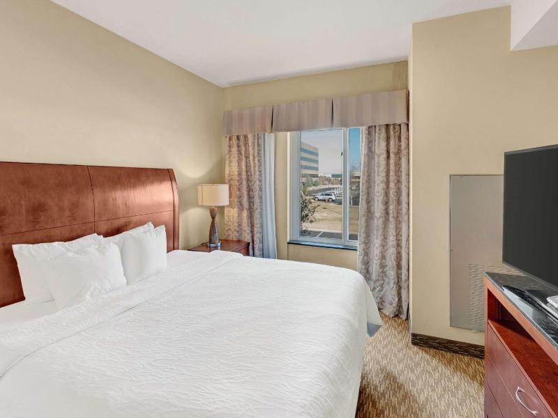 Junior King Suite with Seating Area image 2