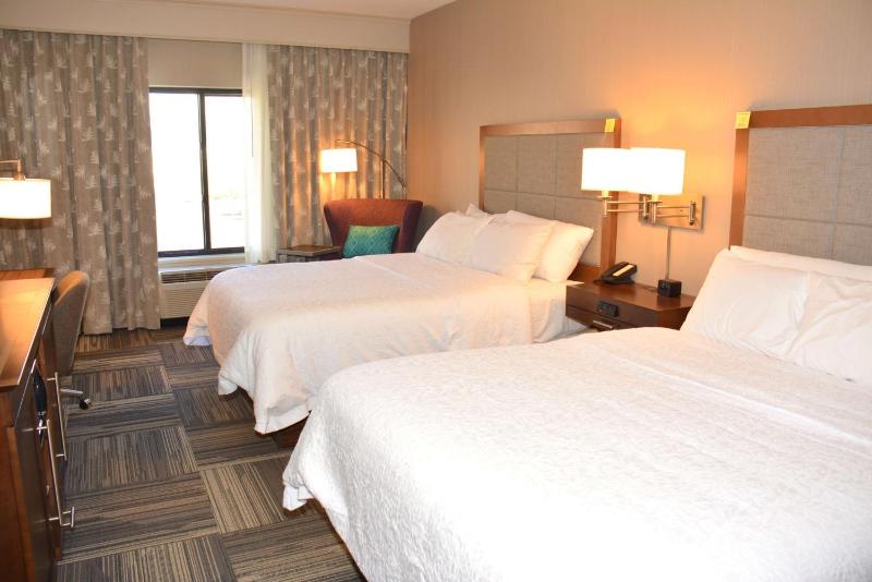 Room with Two Queen Beds - Non-Smoking image 3