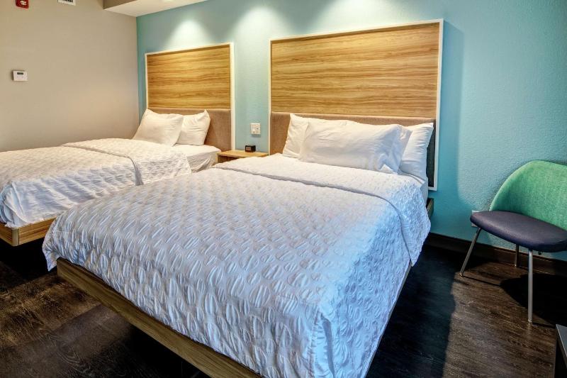 Queen Room with Two Queen Beds image 1