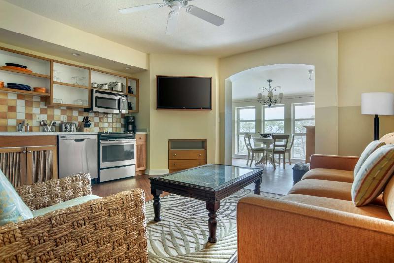 1 Bedroom Bay View King Suite 2 Bath Balcony image 1